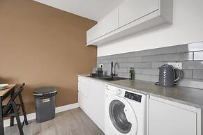 Stylish Modern Apartment - Free Parking - W