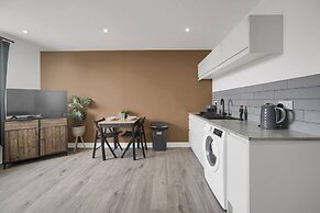 Stylish Modern Apartment - Free Parking - W