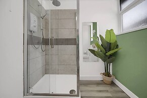 Stylish Modern Apartment - Free Parking - W