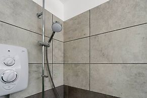 Stylish Modern Apartment - Free Parking - W