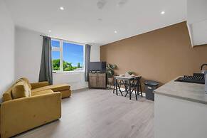Stylish Modern Apartment - Free Parking - W