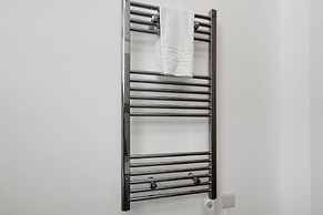 Stylish Modern Apartment - Free Parking - W