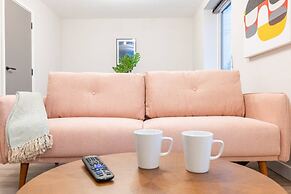Luxurious 2 Bed Central Cardiff Free EV Charge