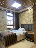 SERGE HOTEL