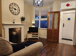 Home In Worcester - With Free Parking