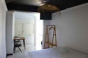 Airport Manini Lodge Studio 6