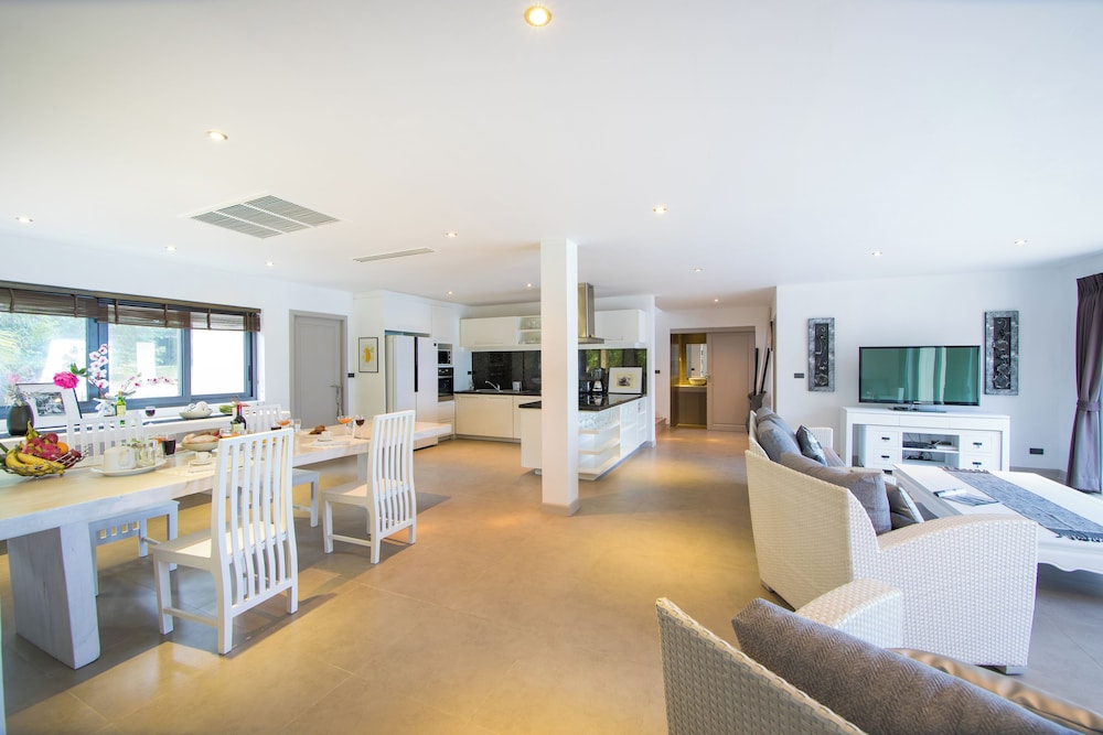 Beachfront Pool Villa Seaview V231