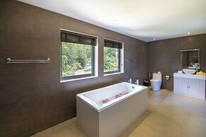 Beachfront Pool Villa Seaview V231