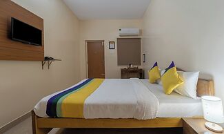 Itsy Hotels Everest Leela Residency
