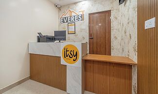 Itsy Hotels Everest Leela Residency