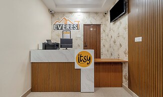 Itsy Hotels Everest Leela Residency