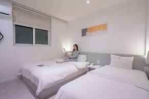 Hotel YAM Yeosu Hakdong