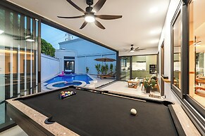 Pool Villa  Bathtub  Pool Table V215