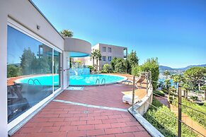 Oasis Panoramic 1BR With Shared Pool