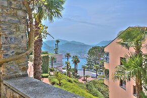Oasis Panoramic 1BR With Shared Pool