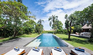 Villa Bangkuang by Nakula