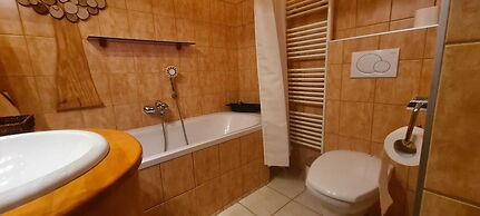 Elegant 2BR Prime Central Location