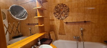 Elegant 2BR Prime Central Location