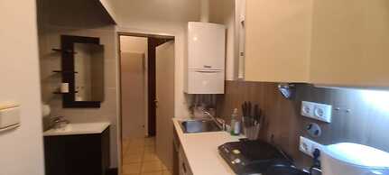 Elegant 2BR Prime Central Location