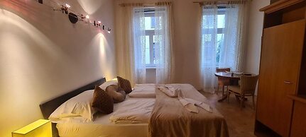 Elegant 2BR Prime Central Location
