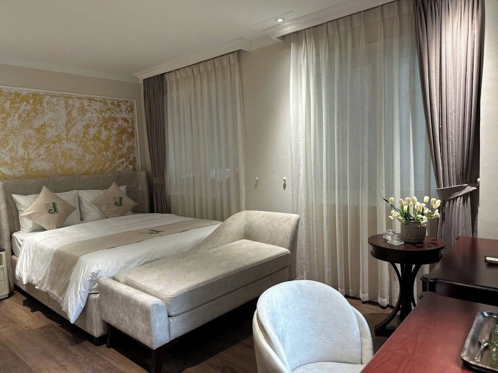 Jade Boutique Hotel