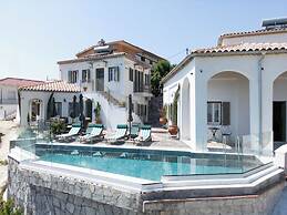 Tepeleni Suites