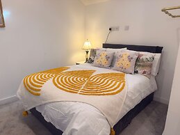 New Apartment - Sleeps 4 - Parking - City Centre
