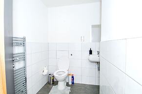 New Apartment - Sleeps 4 - Parking - City Centre