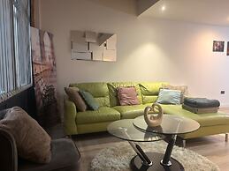 New Apartment - Sleeps 4 - Parking - City Centre