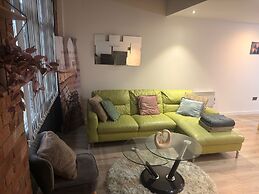 New Apartment - Sleeps 4 - Parking - City Centre