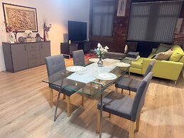New Apartment - Sleeps 4 - Parking - City Centre