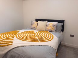 New Apartment - Sleeps 4 - Parking - City Centre