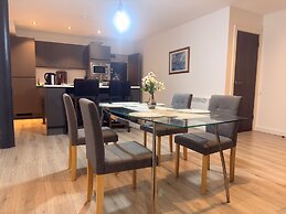 New Apartment - Sleeps 4 - Parking - City Centre