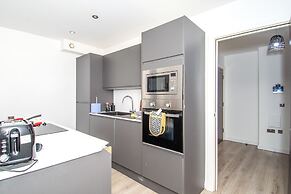 New Apartment - Sleeps 4 - Parking - City Centre