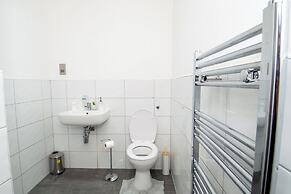 Apartment - Sleeps 4 - Parking - Workspace