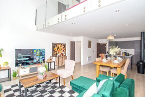 Apartment - Sleeps 4 - Parking - Workspace