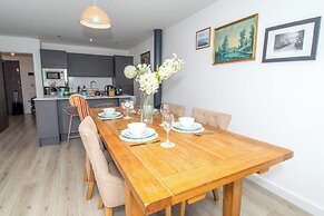 Apartment - Sleeps 4 - Parking - Workspace
