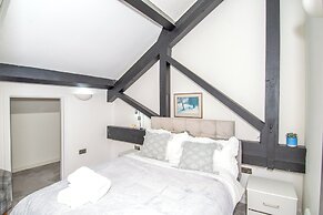 Apartment - Sleeps 4 - Parking - Workspace
