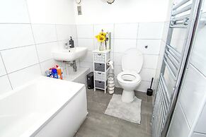 Apartment - Sleeps 4 - Parking - Workspace