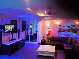 75 sqm Studio Type Jacuzzi Apartment 101a