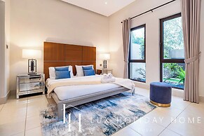 LUX The Burj Khalifa View Garden Suite