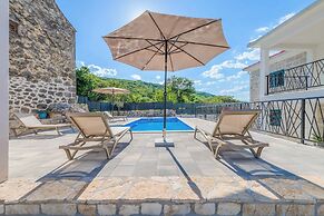 Villa Elegant Stone