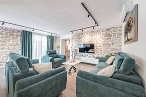 Villa Elegant Stone