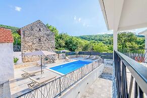 Villa Elegant Stone