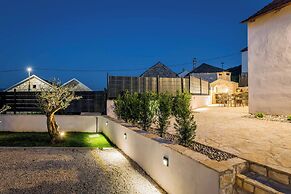 Villa Elegant Stone