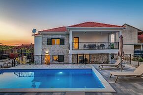 Villa Elegant Stone