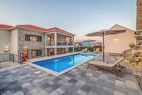 Villa Elegant Stone