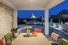 Villa Elegant Stone