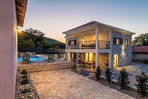 Villa Elegant Stone