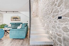 Villa Elegant Stone